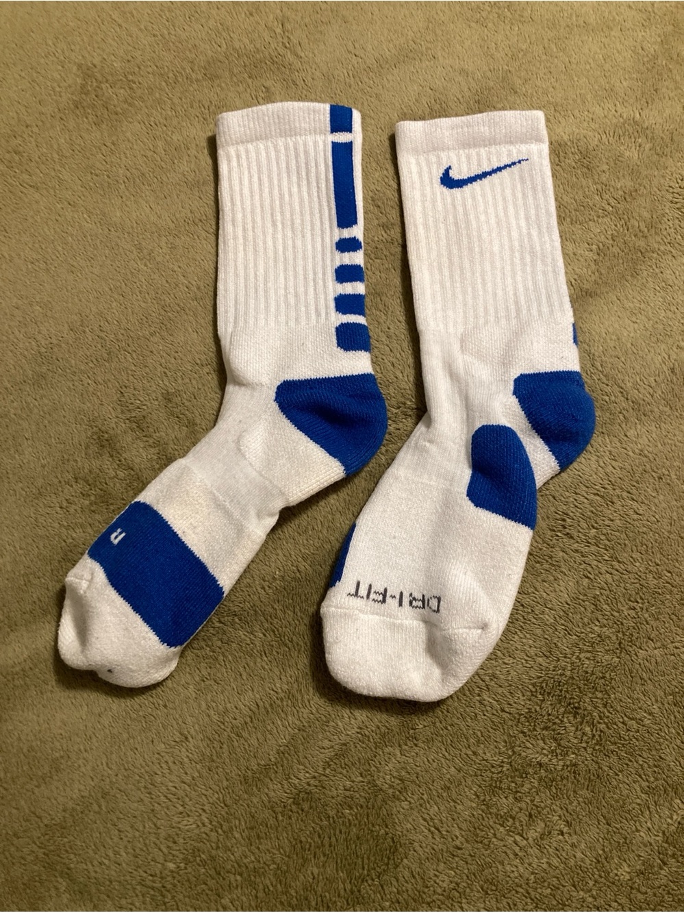 NWOT Nike Elite Dri-Fit Basketball Crew Socks White Blue Size M